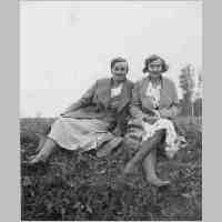069-0071 Olga und Hilde Rathke im Jahre 1939.jpg